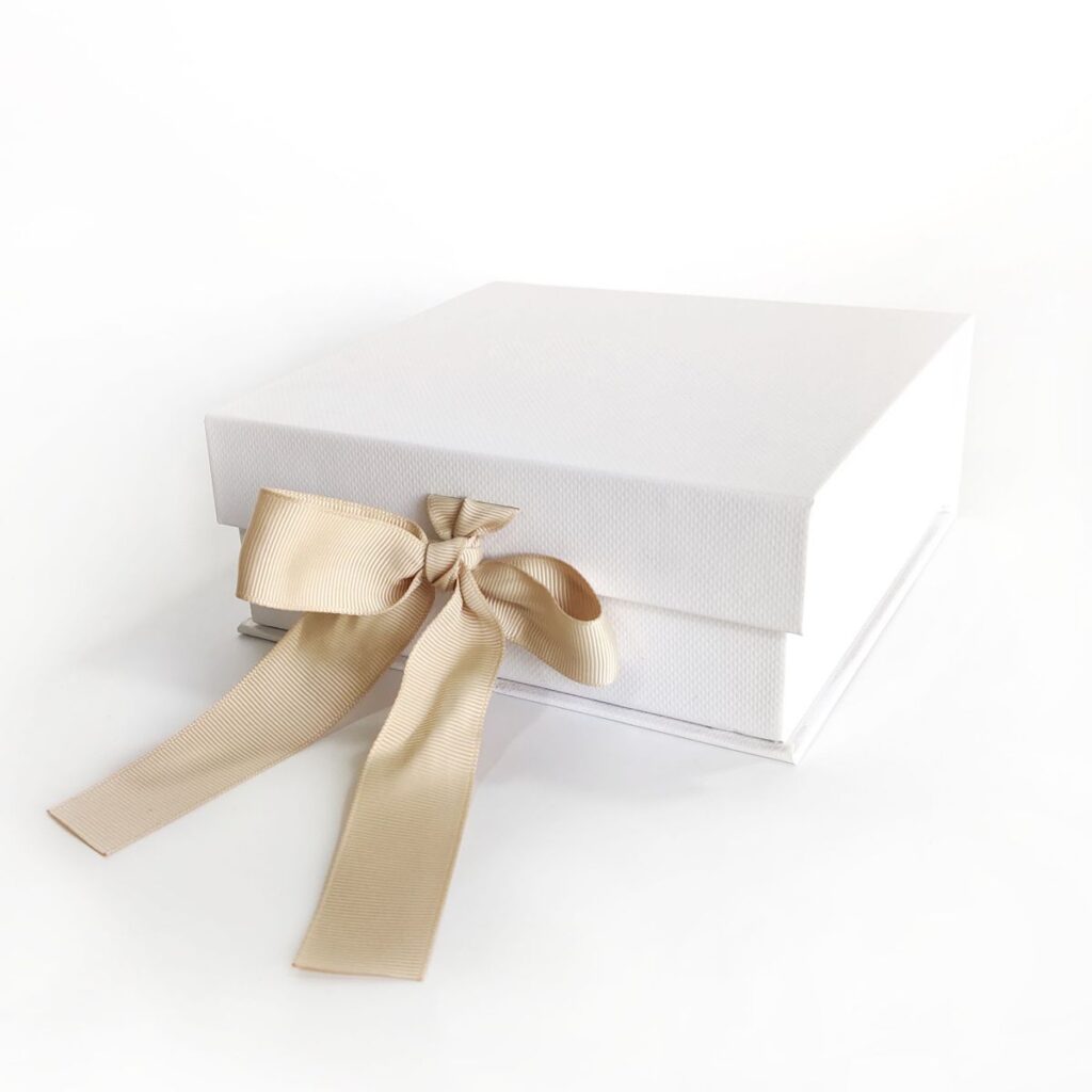 PB043-White-Gift-Box-with-Ribbon